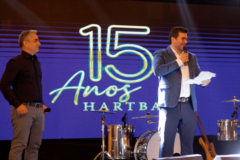 Hartbau celebra 15 anos com grande festa