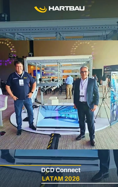 Equipe Hartbau em estande com estrutura de suportação modular na DCD Connect  LATAM 2026