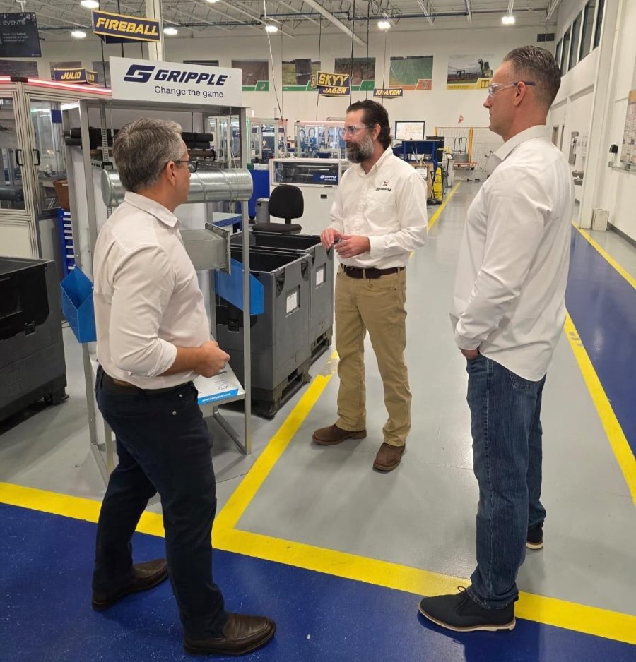 Equipe Hartbau conhecendo a operação da fábrica da Gripple USA